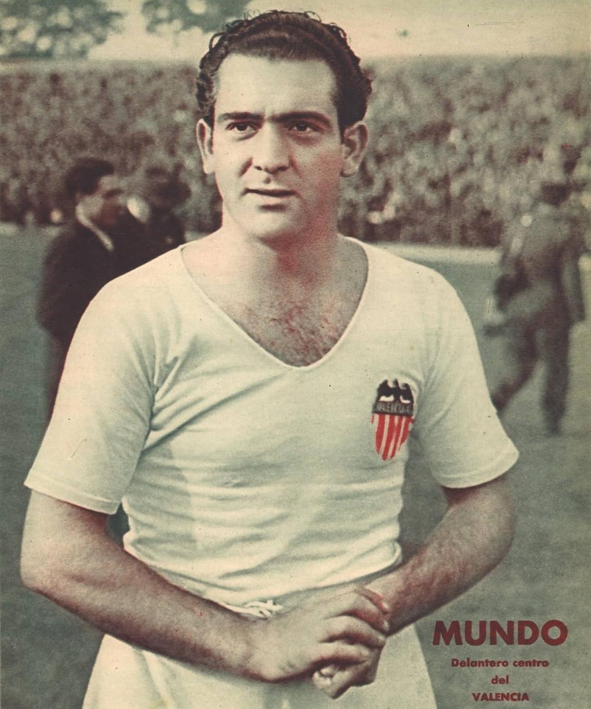 El exvalencianista Mundo, con la camiseta del Valencia CF