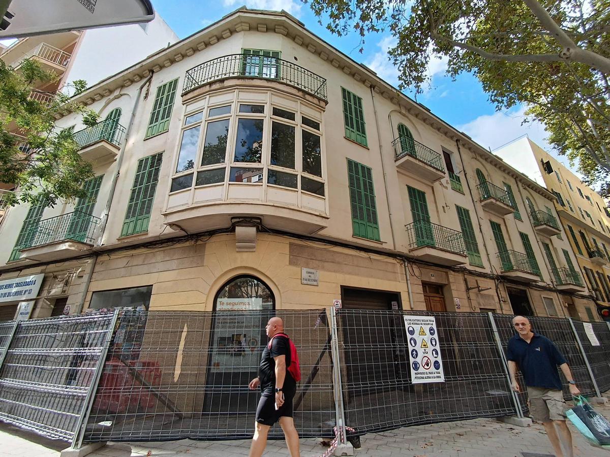 Estado actual de la fachada del edificio de 31 de Desembre.