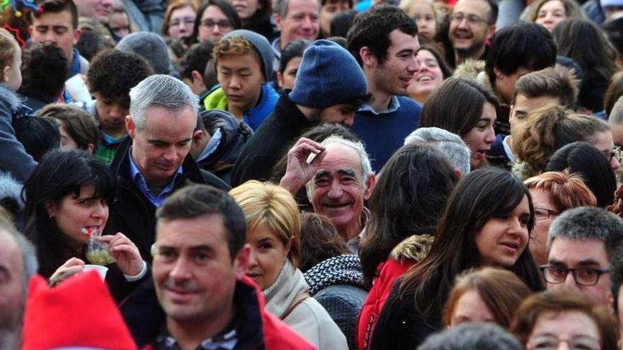 Vilagarcía se adelanta doce horas en la celebración del año nuevo.  // Iñaki Abella