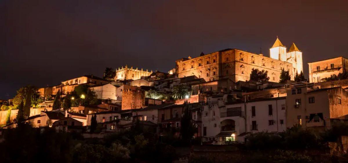 Vista panorámica al anochecer.