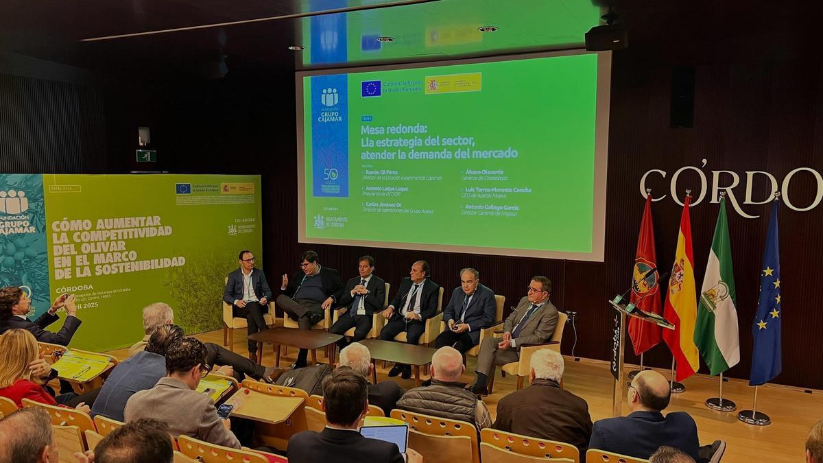 Mesa redonda 'La estrategia del sector, atender la demanda del mercado'.