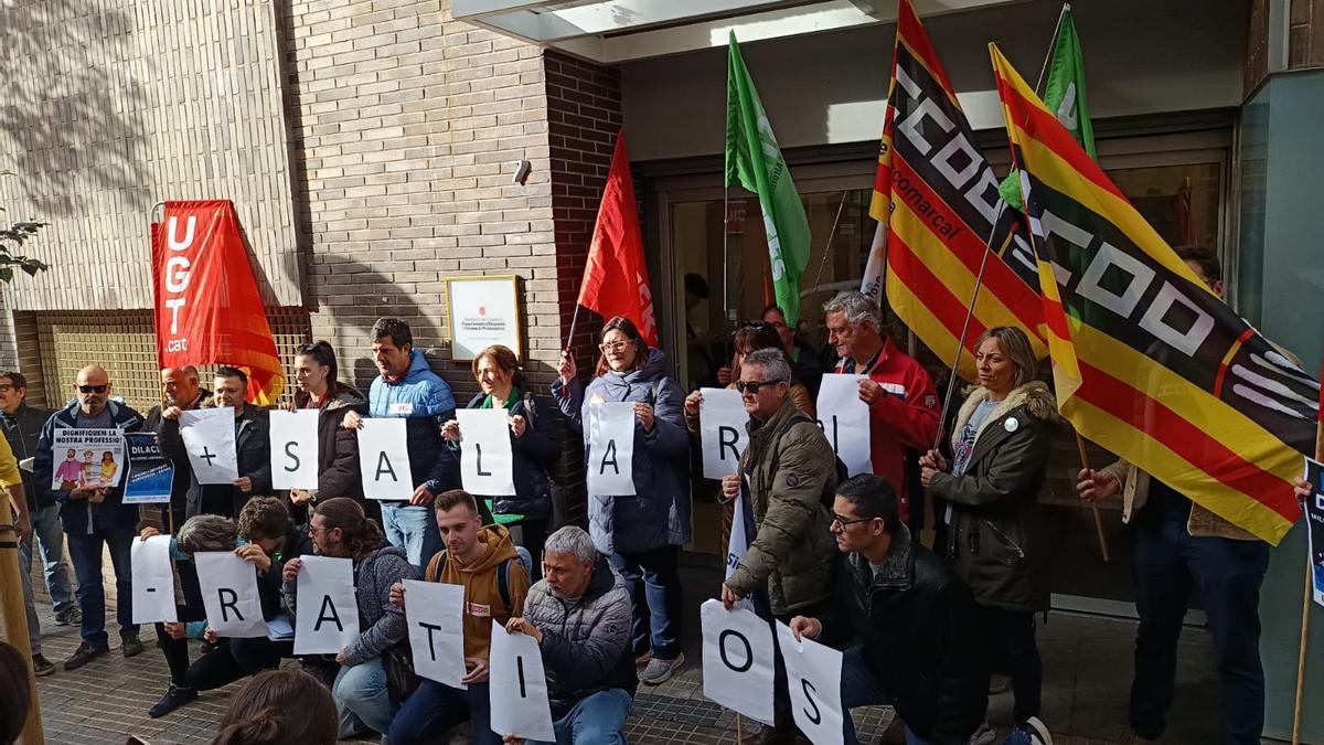 Una de las protestas de sindicatos docentes este miércoles para exigir una subida salarial.