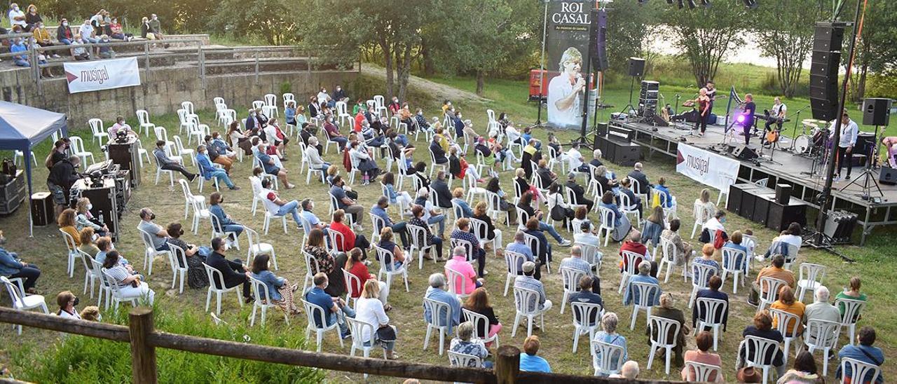 Una actividad reciente en el área lúdica de Vilarello (Valga).