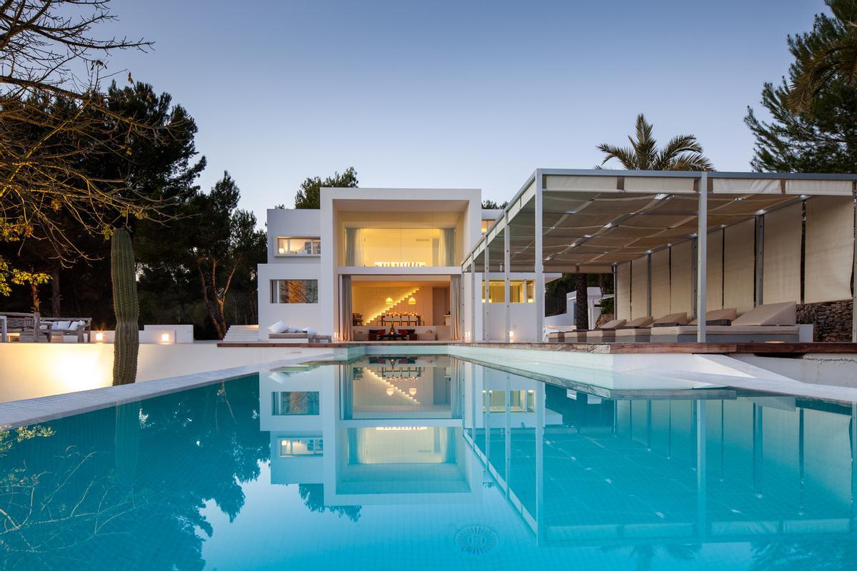 El mantenimiento integral de villas en Ibiza: desde la limpieza hasta las piscinas y jardines.