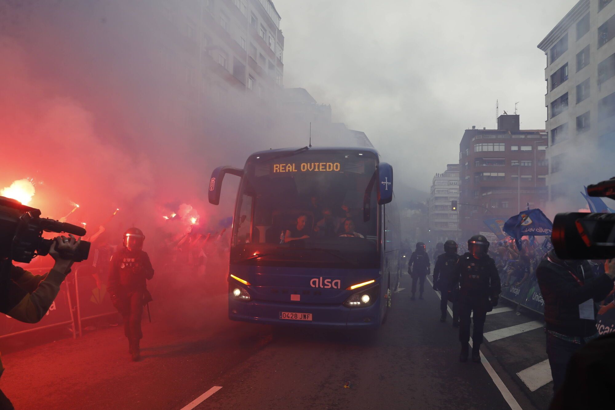 Así fue el recibimiento de la afición al Real Oviedo y toda la previa del último partido de la temporada