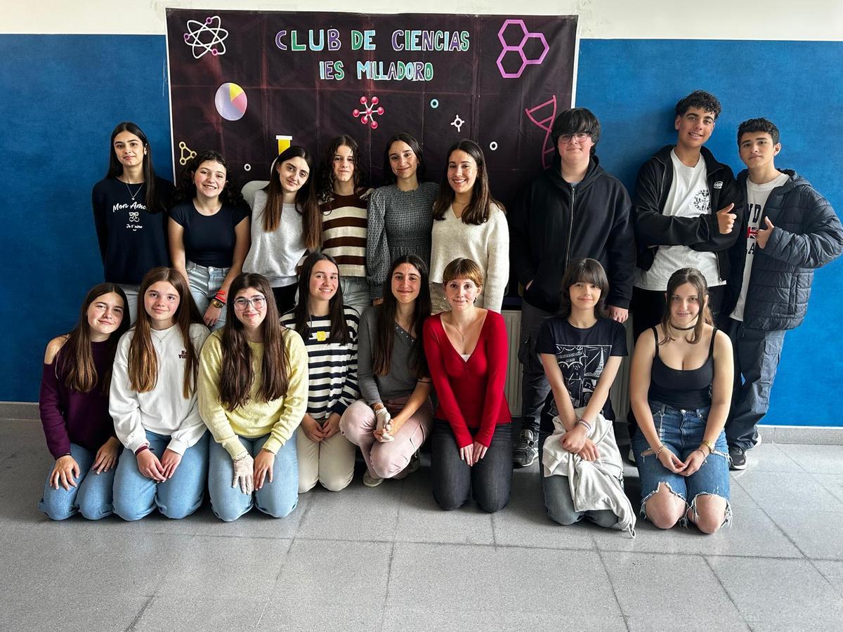 Alumnado do Club de Ciencias do IES do Milladoiro.