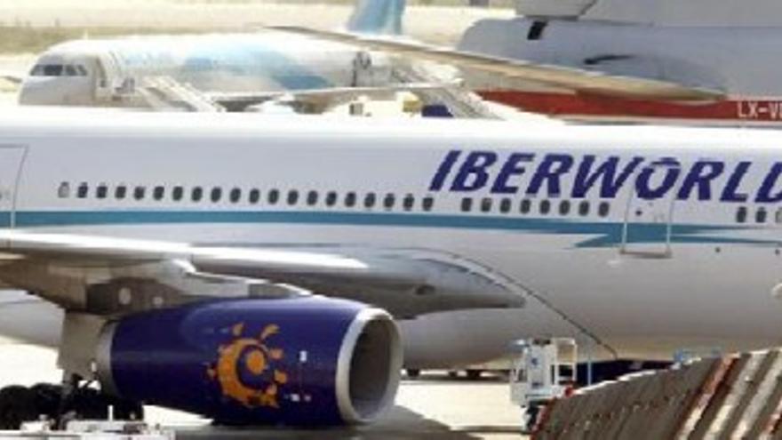 Un Airbus A320 aterriza de urgencia en Gran Canaria con un motor en llamas