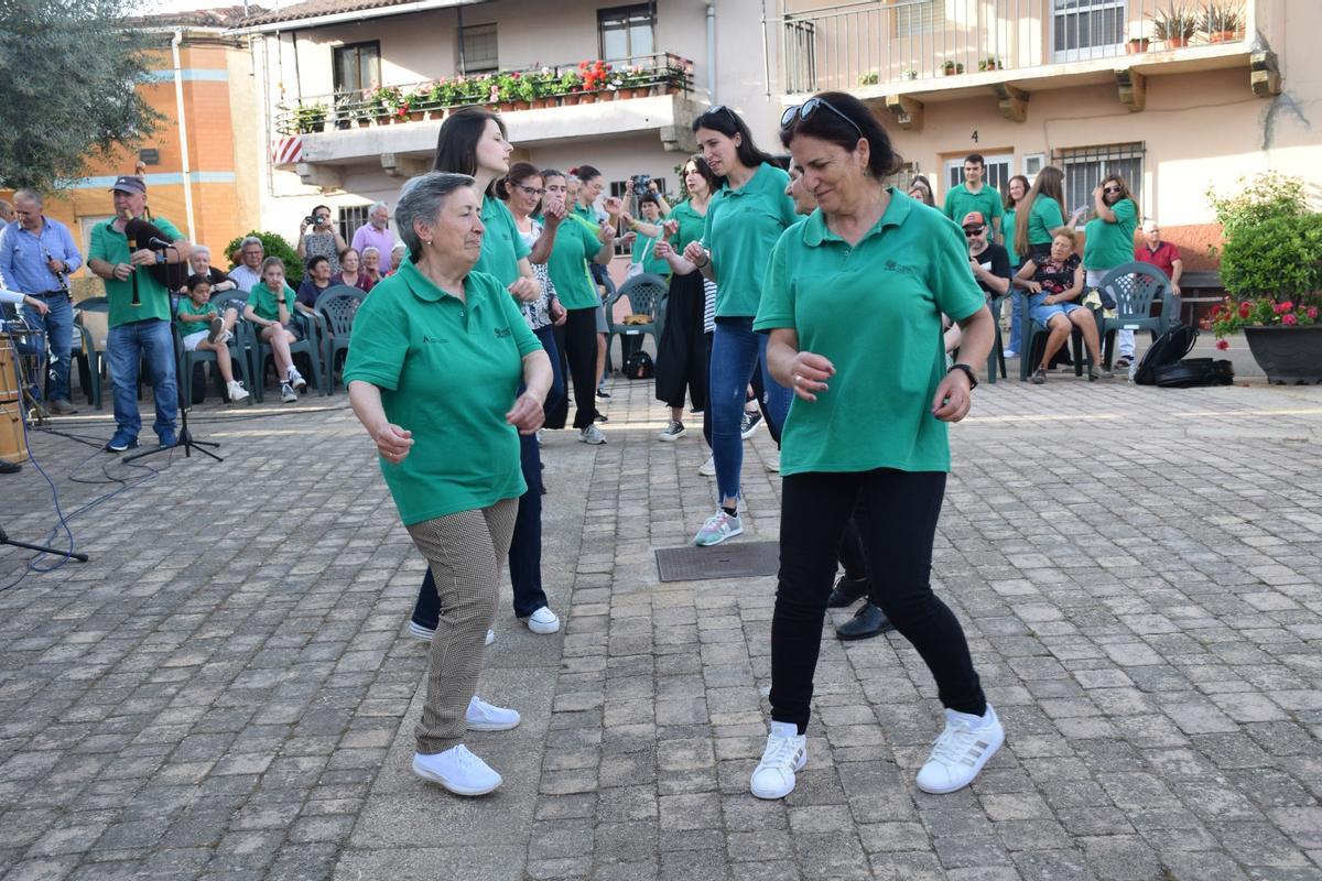 La actuación de Aulas de Aliste en Trabazos pone el broche perfecto a un curso de aniversario