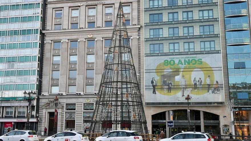 Árbol de luz instalado en el Obelisco.