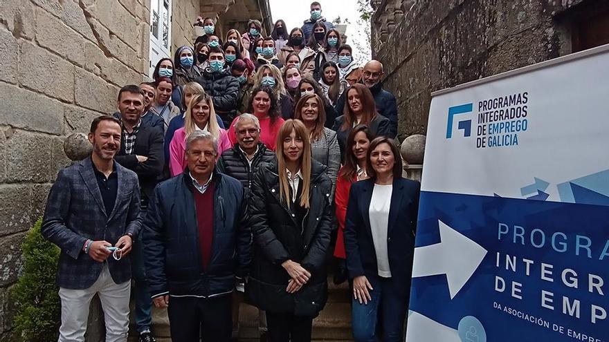 Los participantes en la jornada, ayer, en Redondela. / FdV