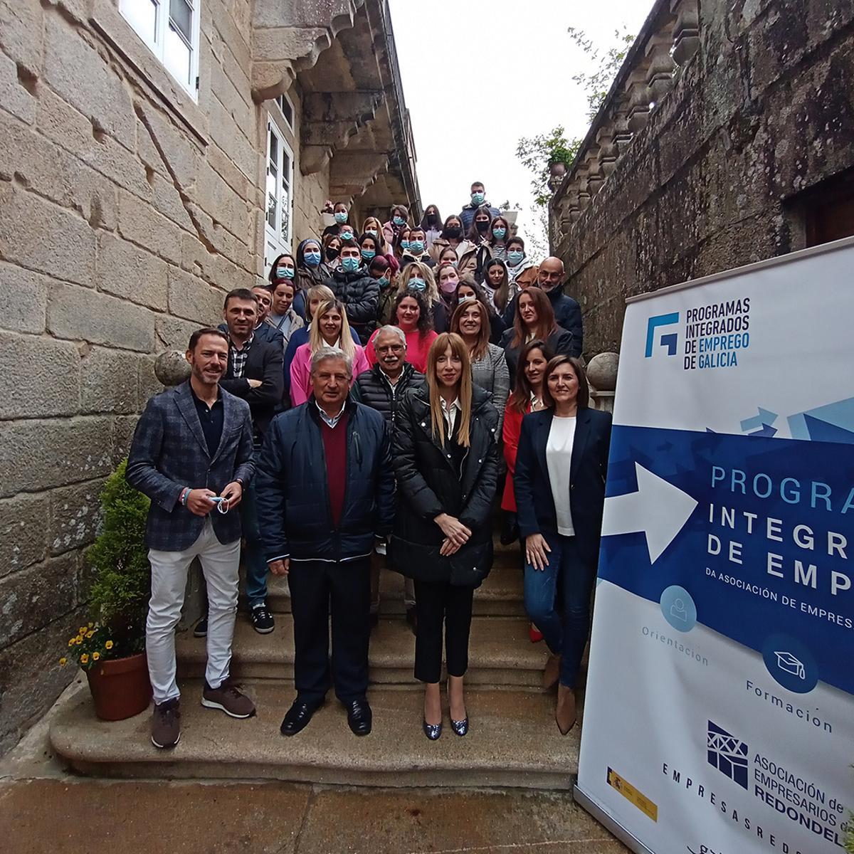 Los participantes en la jornada, ayer, en Redondela. / FdV