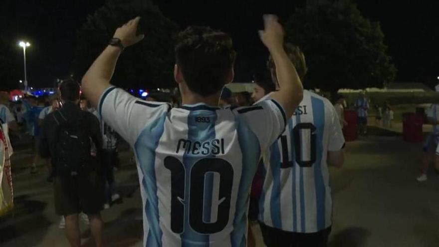 Messi vuelve loca a la afición en el primer partido de Argentina en el Mundial