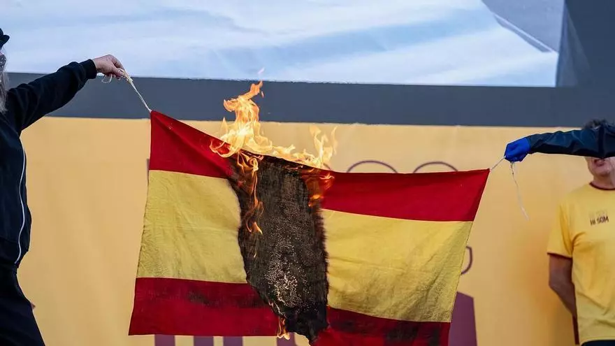 La ANC asegura que la quema de una bandera española en el acto de la Diada no estaba "planificada"