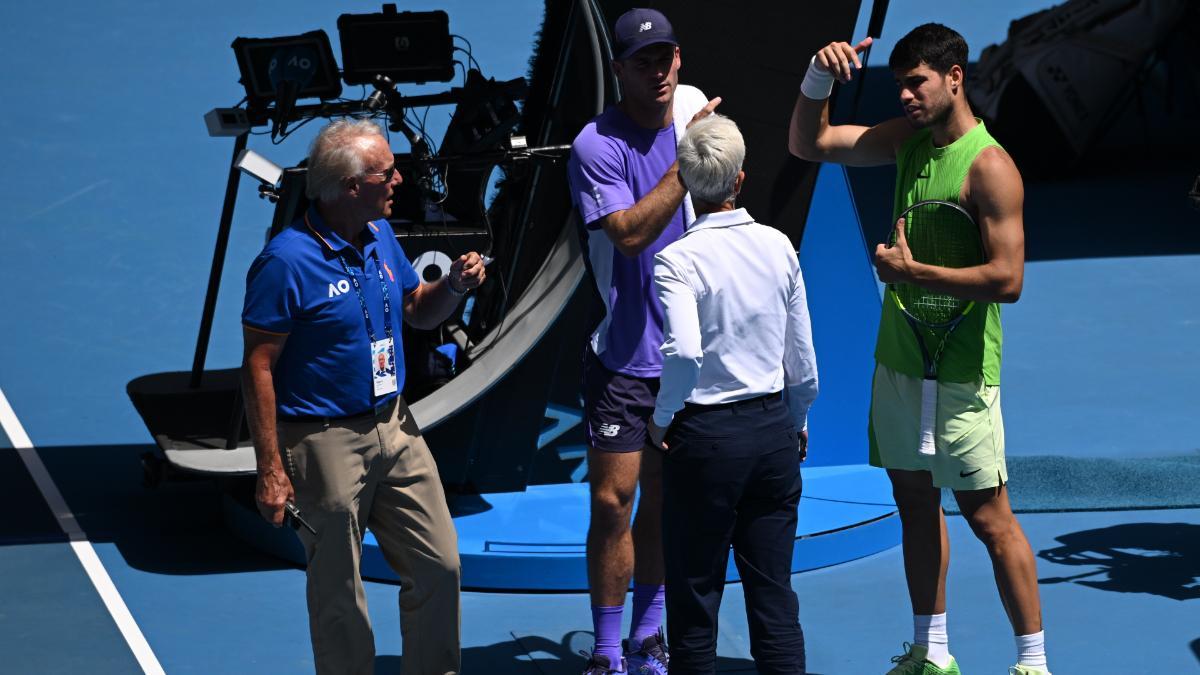 El partido se detuvo por un problema médico en la grada