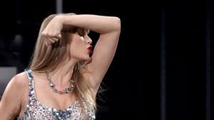 Taylor Swift, en la primera de sus dos actuaciones en el Santiago Bernabéu, en 2024