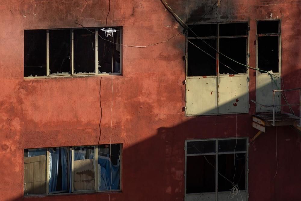 Incendi a una nau abandonada de Badalona