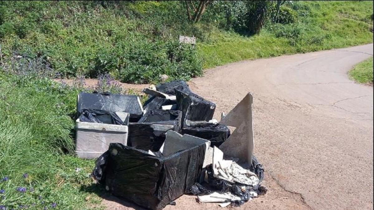 Un vertido de amianto en el enclave lagunero de Montaña El Púlpito.