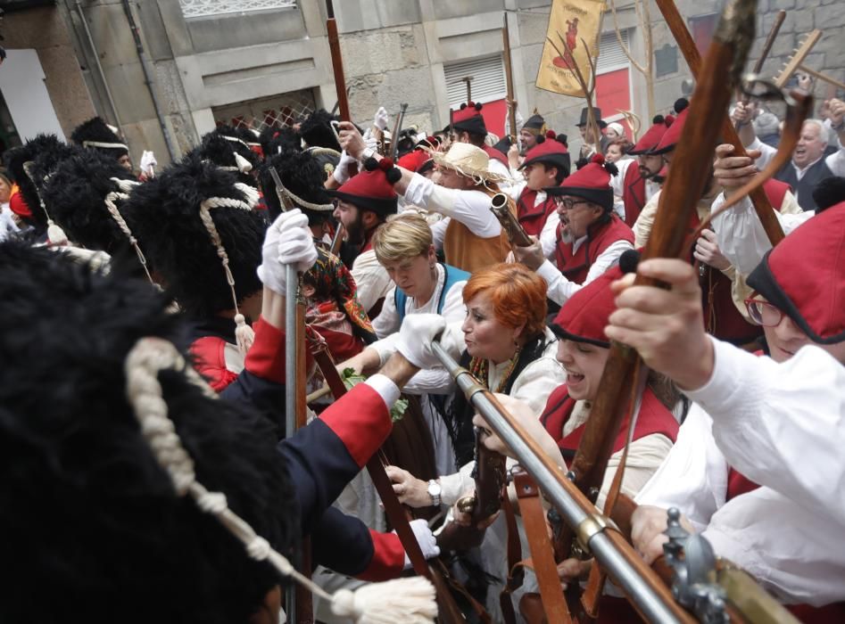 La representación de la expulsión de las tropas invasoras francesas congrega en el casco histórico a miles de personas para disfrutar del broche de oro a un fin de semana de fiesta.