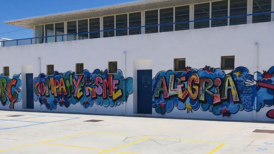 Mural por la alegría en la educación en Sant Antoni