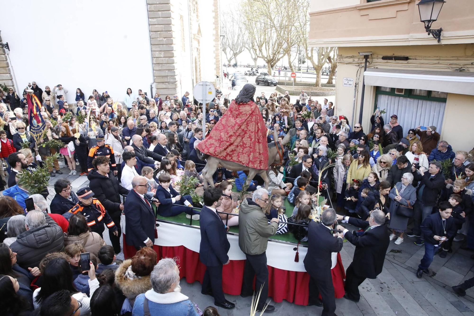 EN IMÁGENES: Gijón procesiona para celebrar el Domingo de Ramos