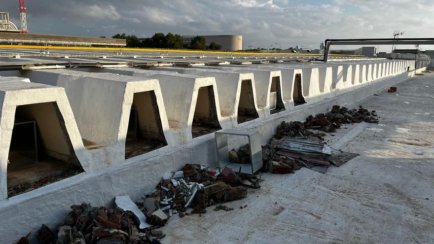 Escombros sobre el tejado propiciaron la inundación en la terminal A del aeropuerto de Palma