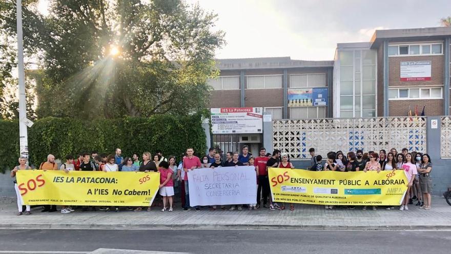 Protesta de la comunidad educativa del IES La Patacona (Alboraia).