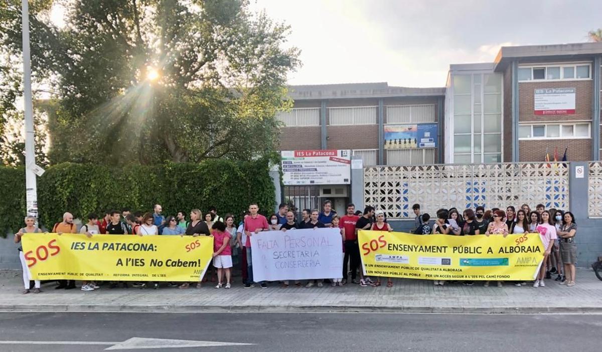 Protesta de la comunidad educativa del IES La Patacona (Alboraia).