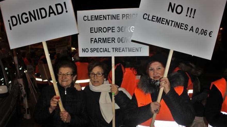 Castelló protesta con chalecos naranjas y reclama ayudas a los afectados