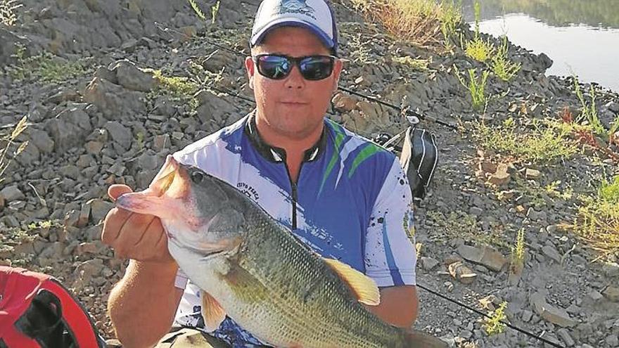 éxito del club de pesca el atranque en navallana