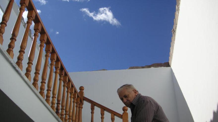 El hueco de la escalera de la casa de Paco Verdugo se quedó sin techo.