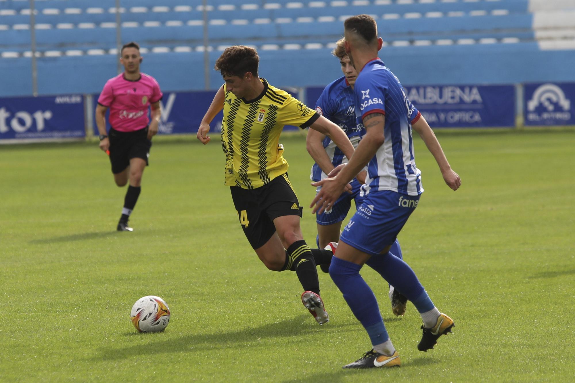 Las imágenes del partido del Oviedo contra el Avilés