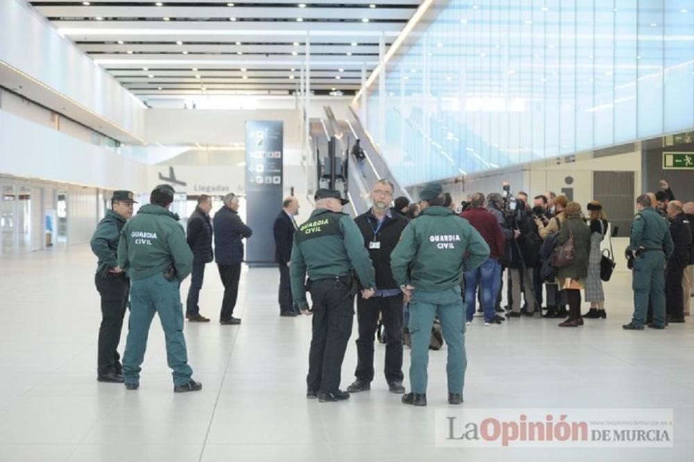 El delegado del Gobierno visita el aeropuerto de Corvera