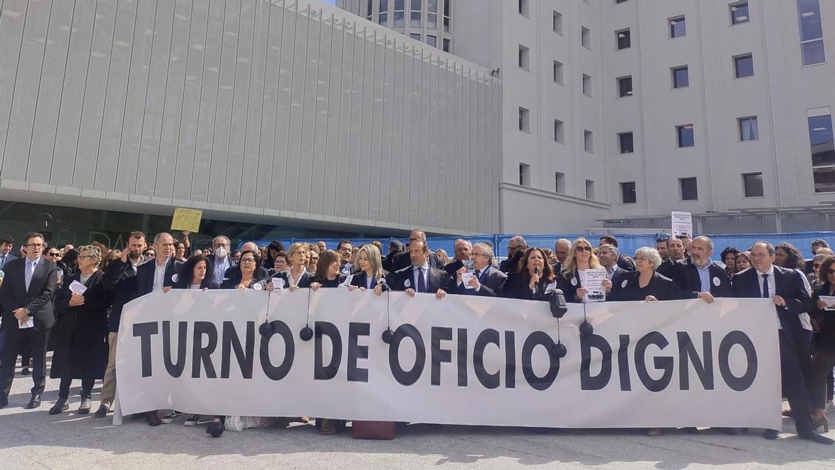 Una de las concentraciones celebradas en los últimos años en Vigo para exigir una mejora de las condiciones de los abogados del turno de oficio.