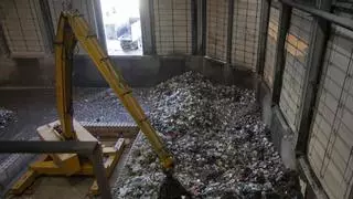 La tasa de basura solo baja en 6 municipios tras subir 14 euros de media en tres años