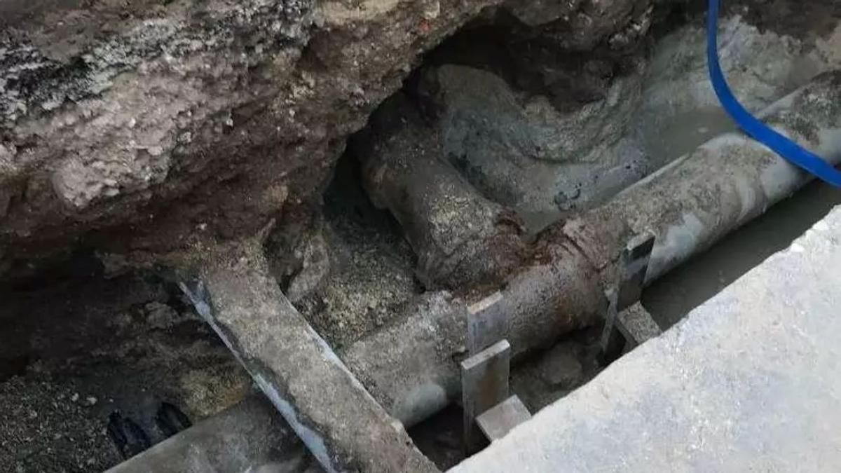 Imagen de una vieja tubería de la red de saneamiento.