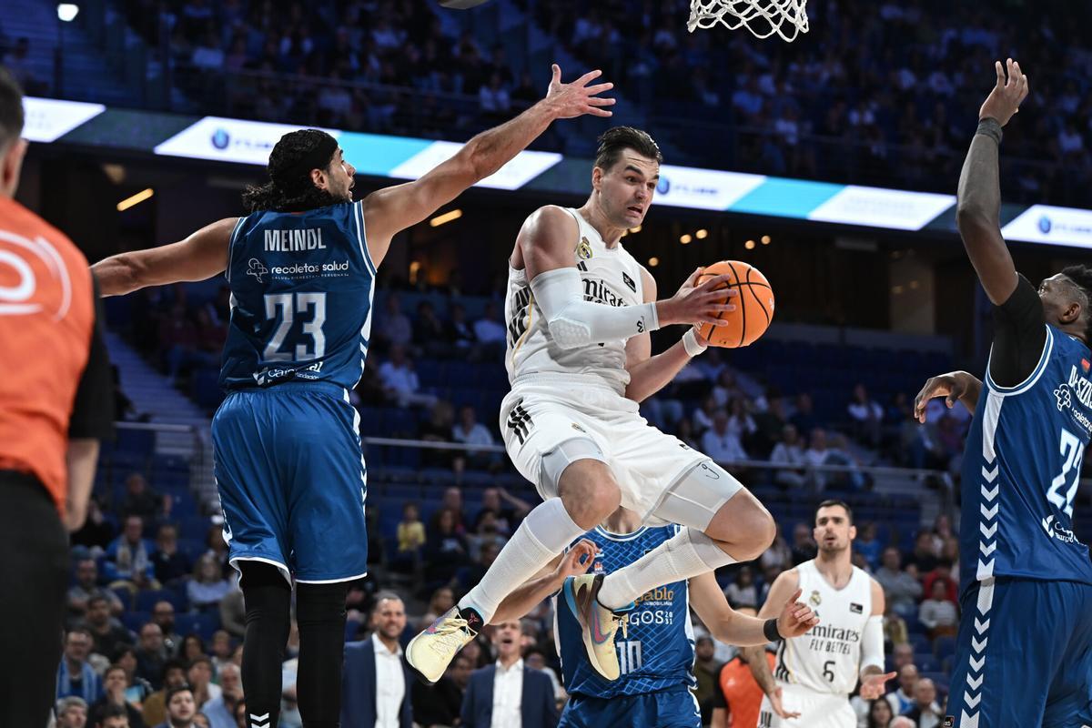 El Real Madrid conisguió la victoria en casa ante el Burgos (90-80)