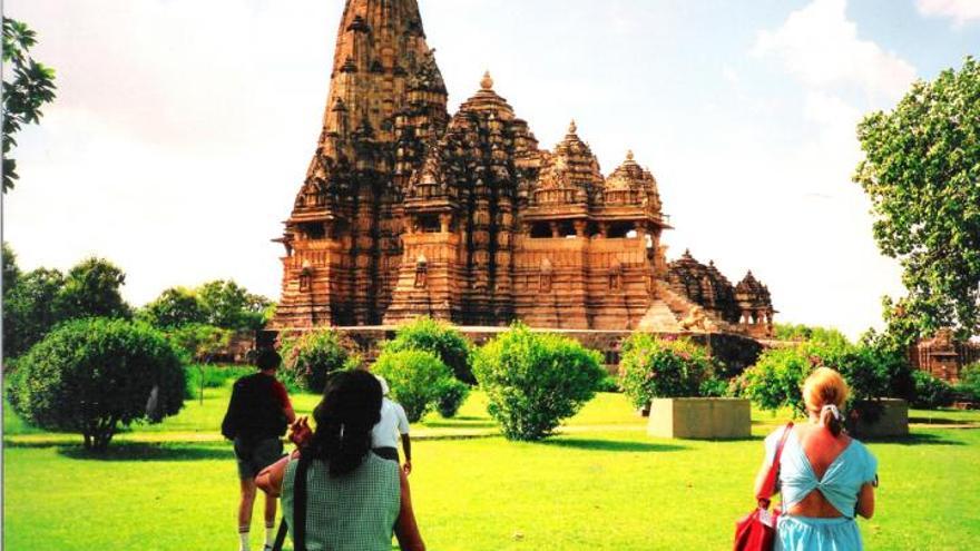 Uno de los 22 templos eróticos de Khajuraho, la India