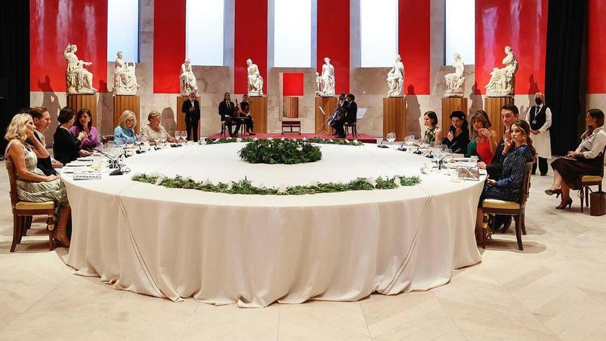 El cuarteto de cuerda del vinarocense Jesús Miralles, al fondo, durante la cena de gala de la OTAN en Madrid