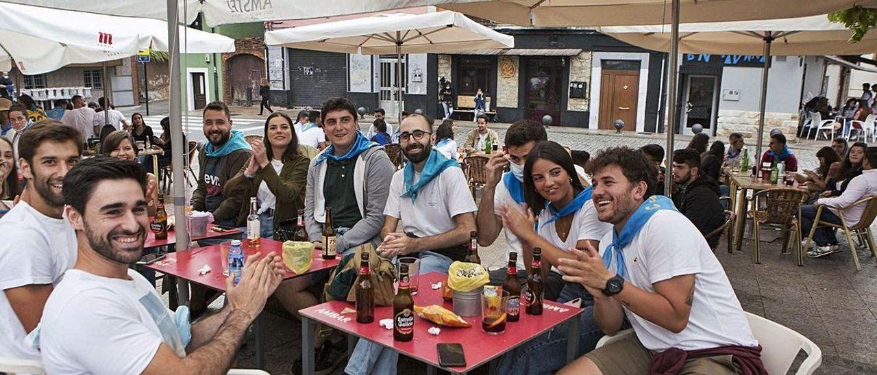 Asistentes ayer al Carmín de la Pola.