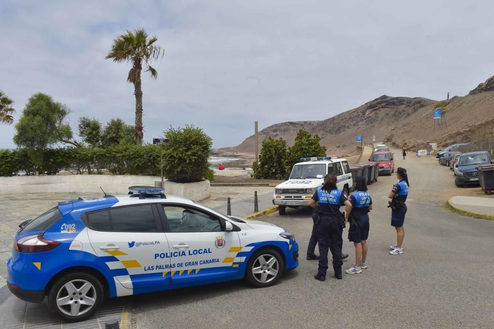 Cerrada la playa de El Confital por un vertido fecal