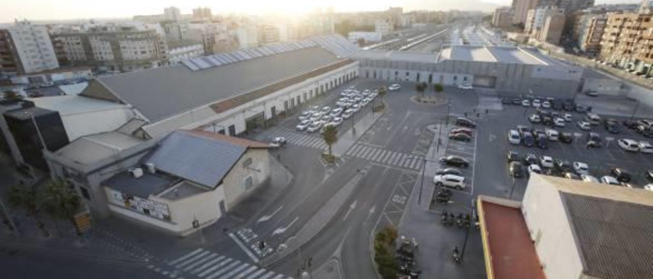 Alicante plantea reubicar a los taxis en la estación del AVE para poner en marcha las lanzaderas