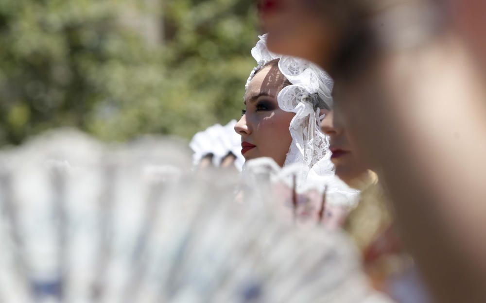 Una de las damas del Foc en la mascletà