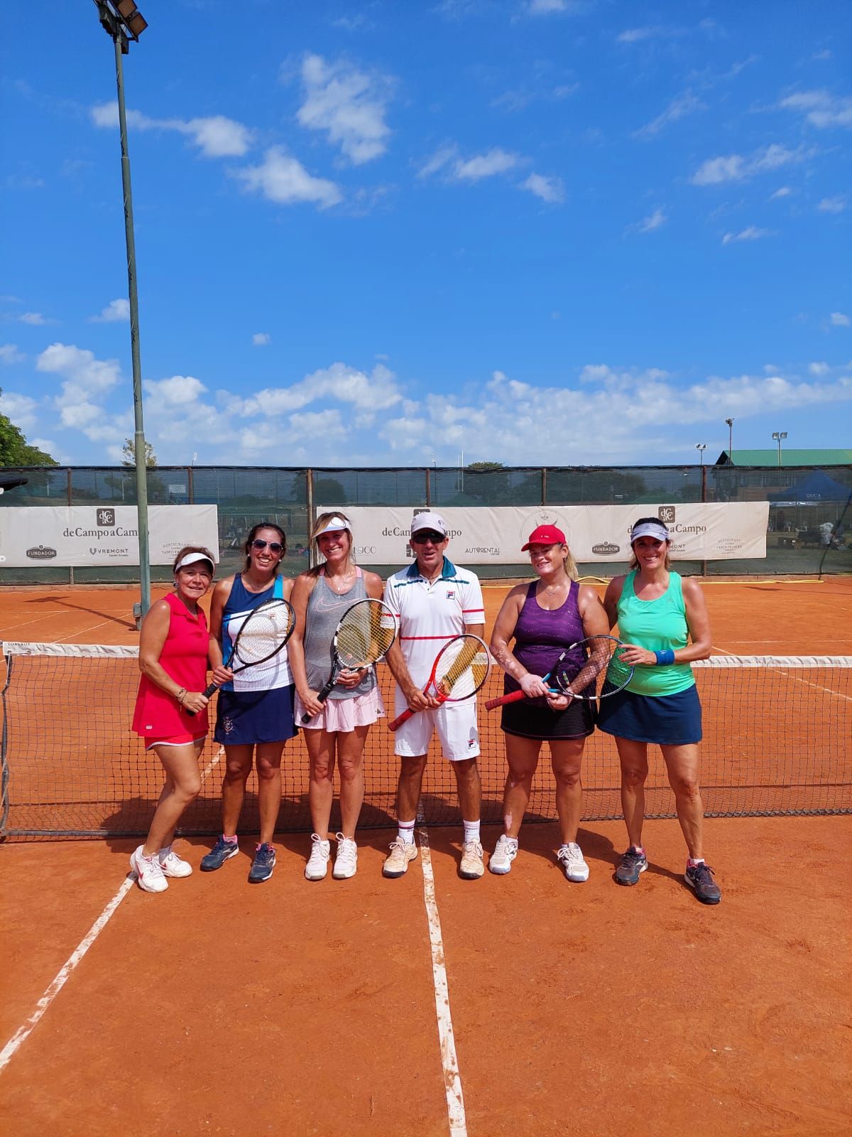 Mediterráneo Tenis-Padel es un club situado en la playa de San Juan, concretamente en la zona del PAU 5.