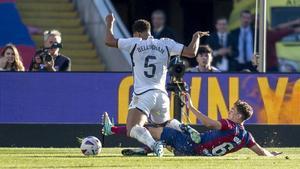 Bellingham y Gavi durante la disputa de un clásico.