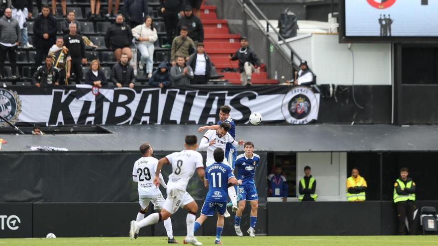 El Amería probará la racha del Oviedo y a Calero se le cae un titular indiscutible