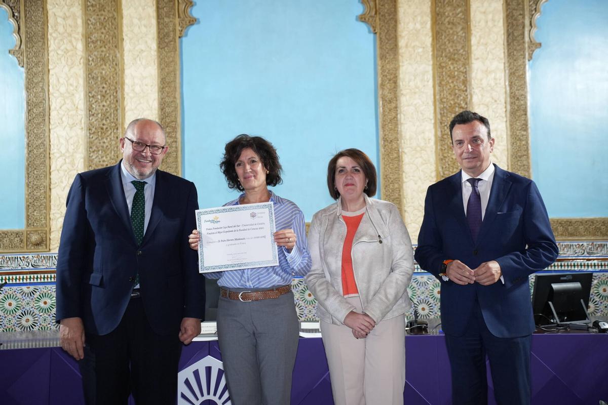La UCO y Caja Rural del Sur premian a los mejores expedientes de grado ...