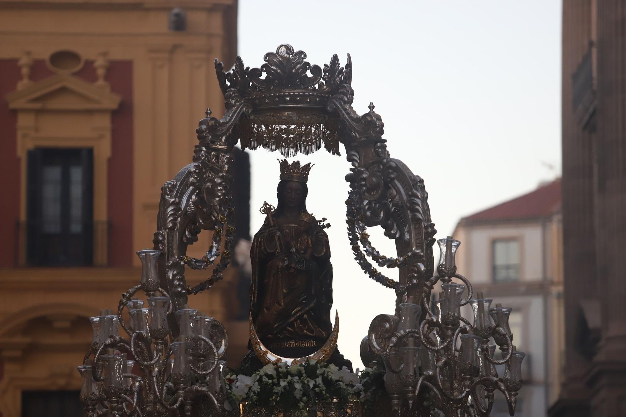 La patrona de Málaga, la Virgen de la Victoria, vuelve a procesionar por las calles de la ciudad