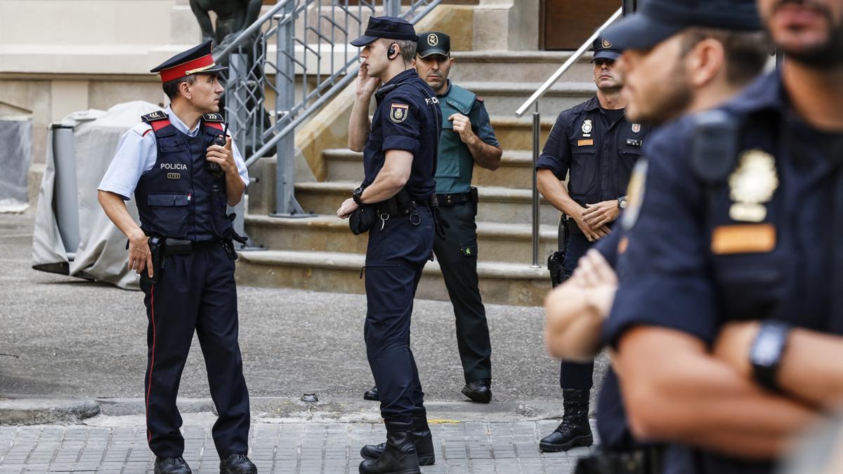 Los últimos agentes desplegados por el 1-O se van de Catalunya