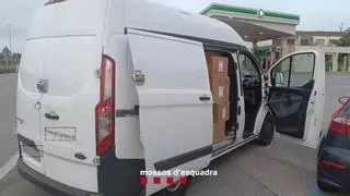 Detenen un home que conduïa una furgoneta robada amb 64 caixes de material esportiu sostretes d'un camió a la Jonquera