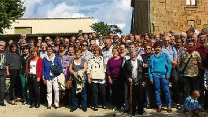 Su celebra una concorreguda primera trobada de veïns